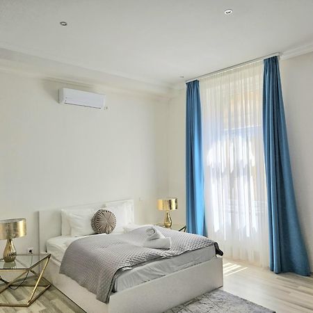 Designer Downtown Gem Apartment บูดาเปสต์ ภายนอก รูปภาพ