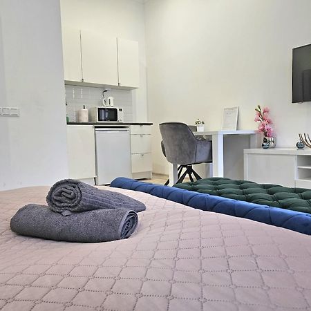 Designer Downtown Gem Apartment บูดาเปสต์ ภายนอก รูปภาพ
