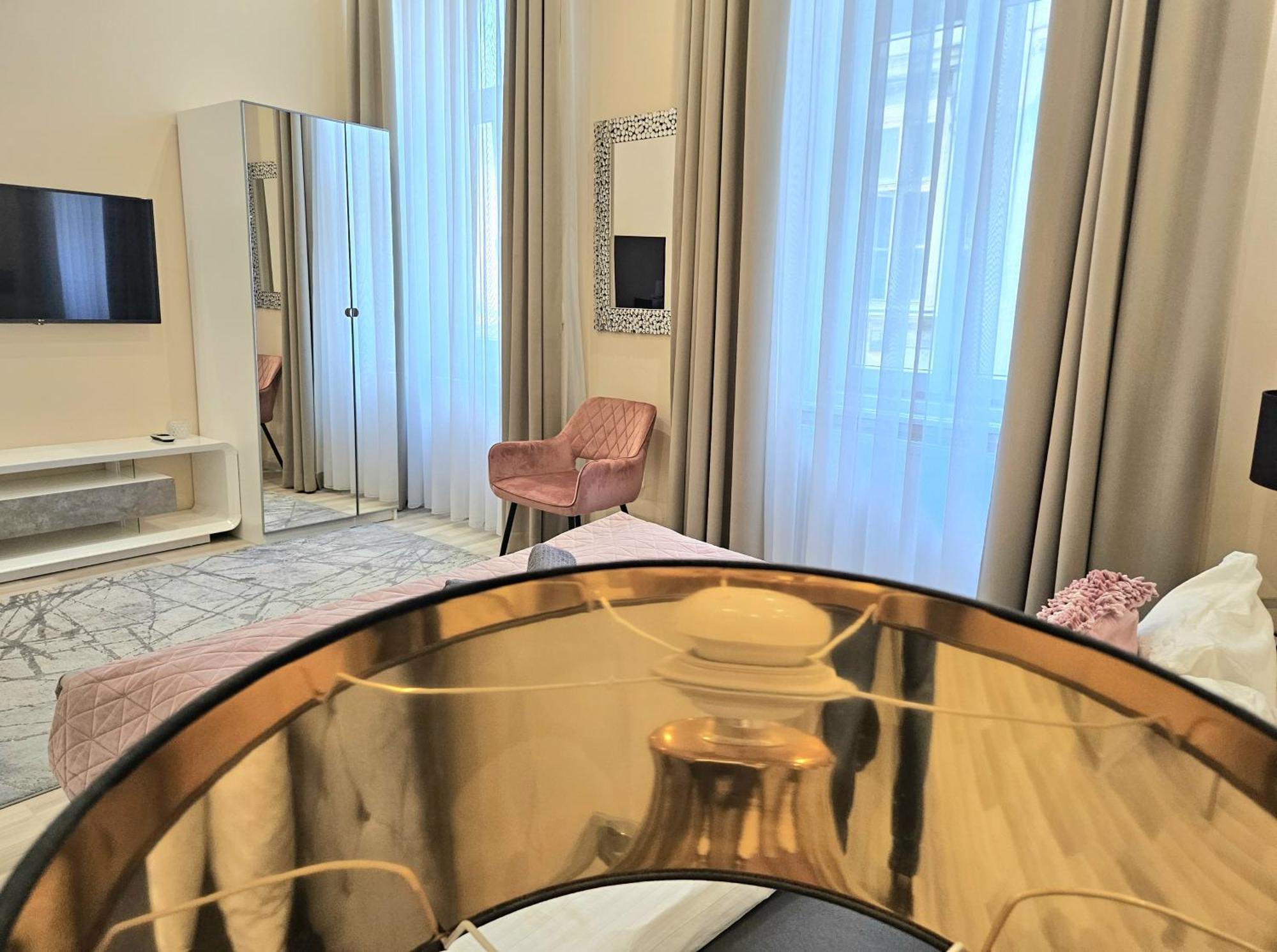 Designer Downtown Gem Apartment บูดาเปสต์ ภายนอก รูปภาพ