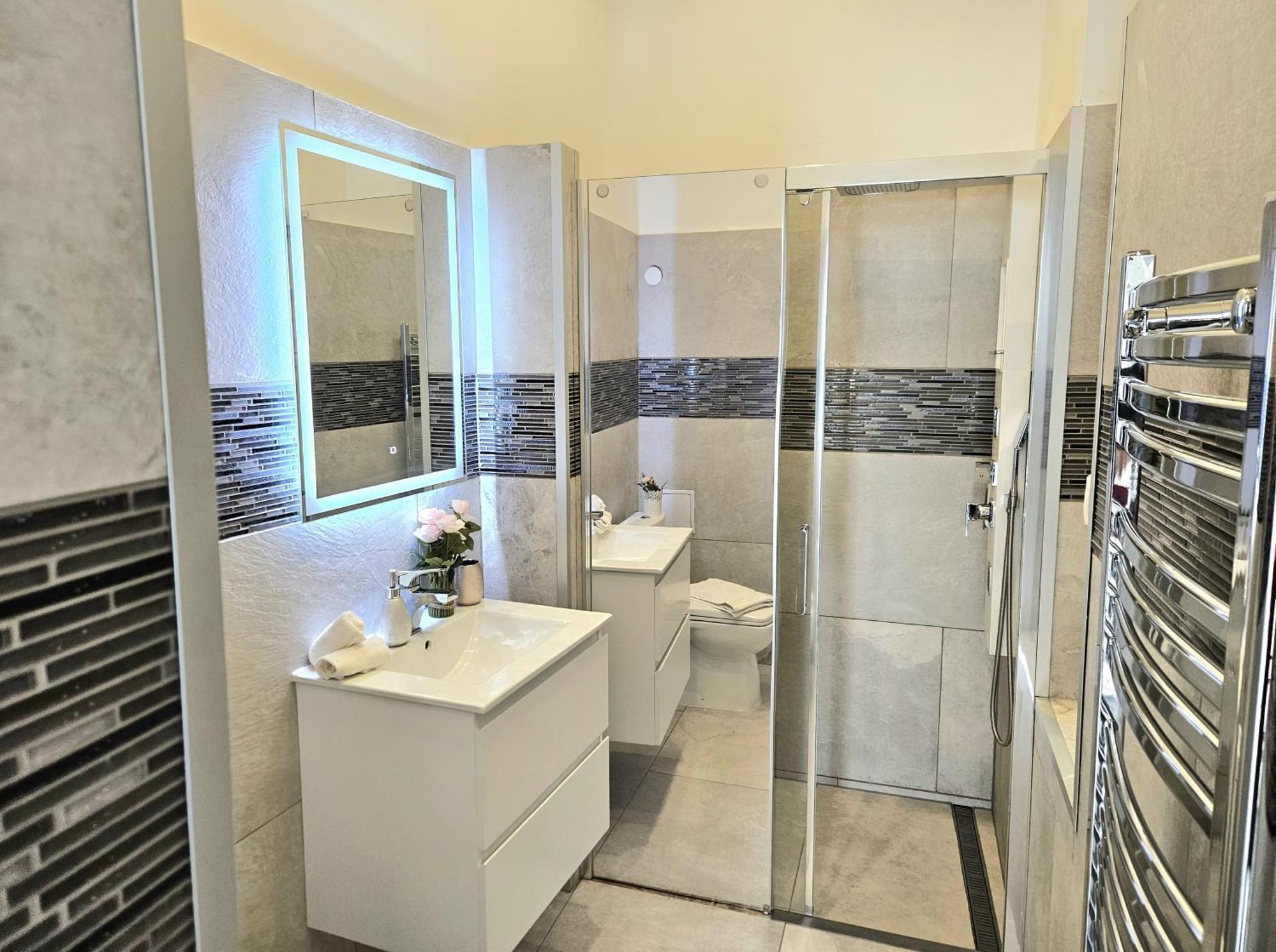 Designer Downtown Gem Apartment บูดาเปสต์ ภายนอก รูปภาพ