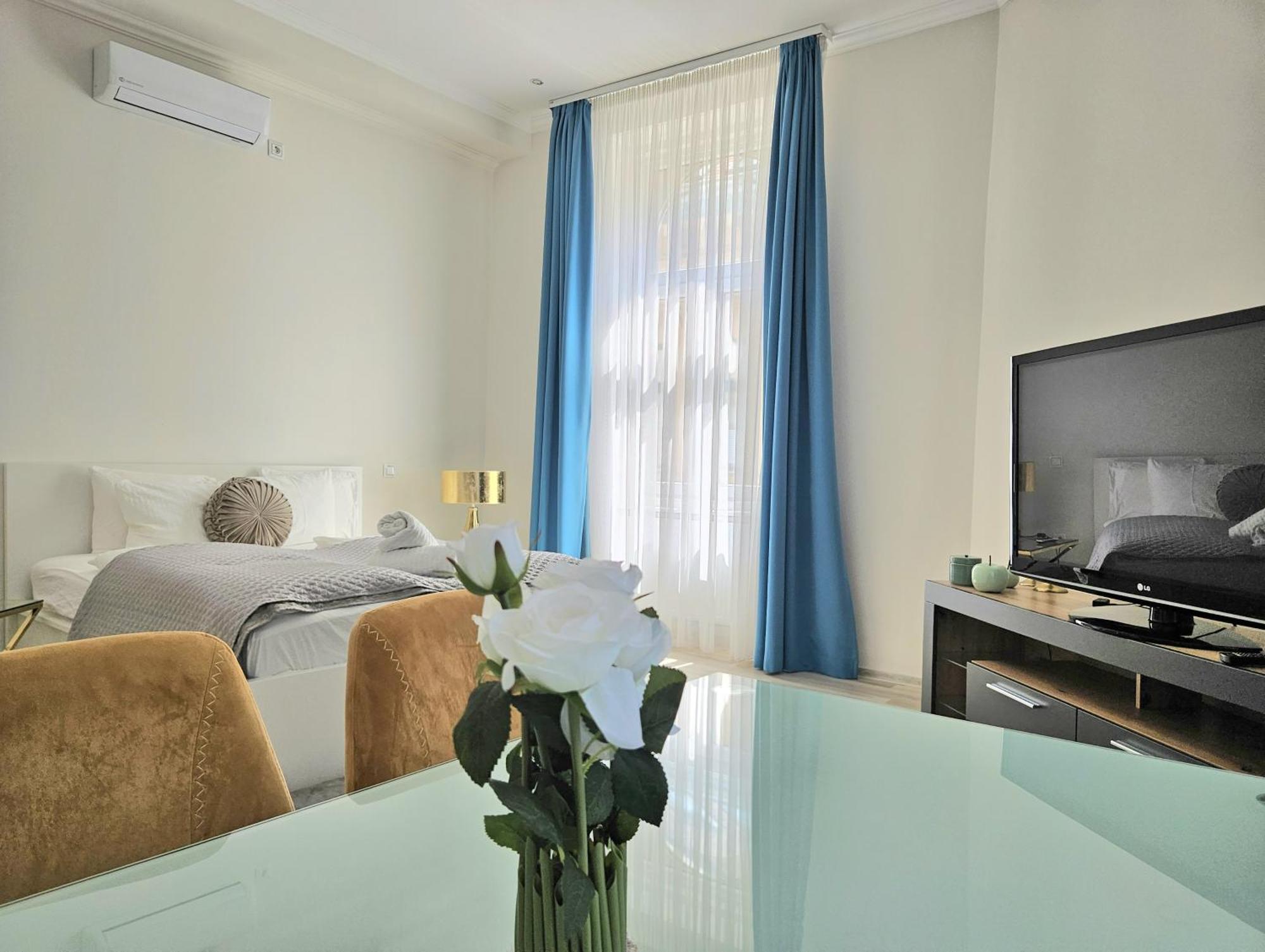 Designer Downtown Gem Apartment บูดาเปสต์ ภายนอก รูปภาพ