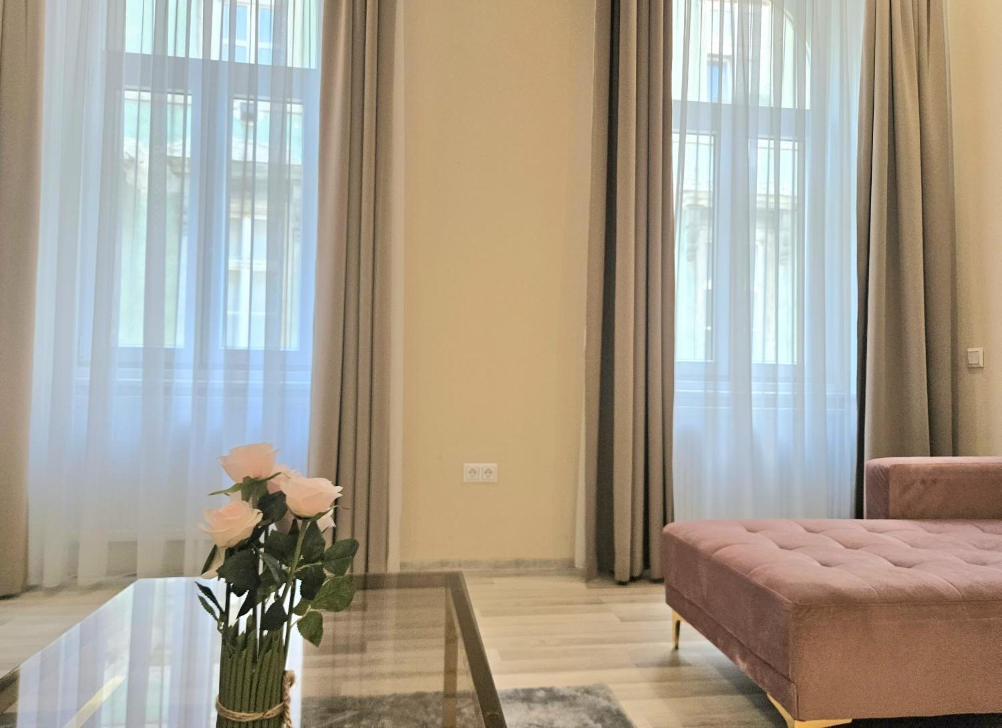 Designer Downtown Gem Apartment บูดาเปสต์ ภายนอก รูปภาพ