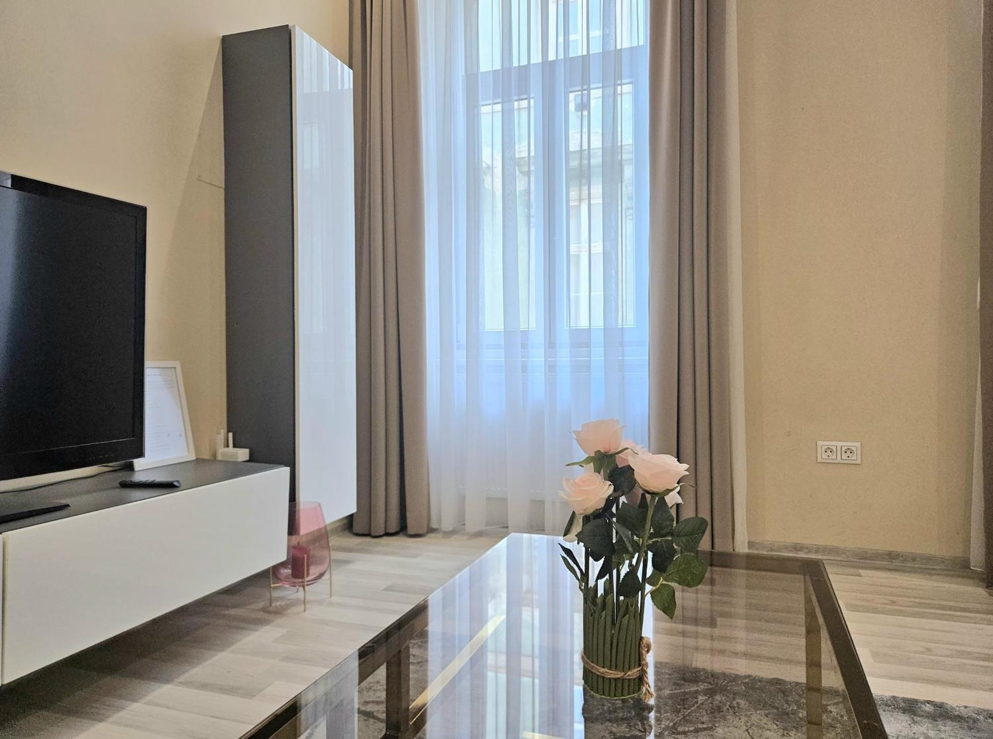 Designer Downtown Gem Apartment บูดาเปสต์ ภายนอก รูปภาพ