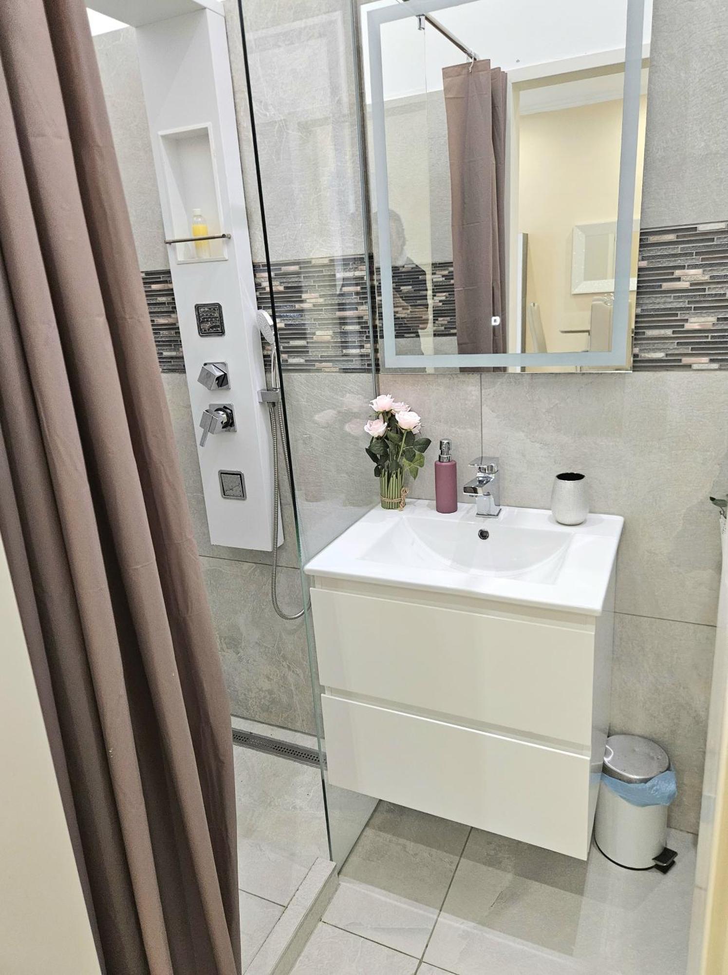 Designer Downtown Gem Apartment บูดาเปสต์ ภายนอก รูปภาพ