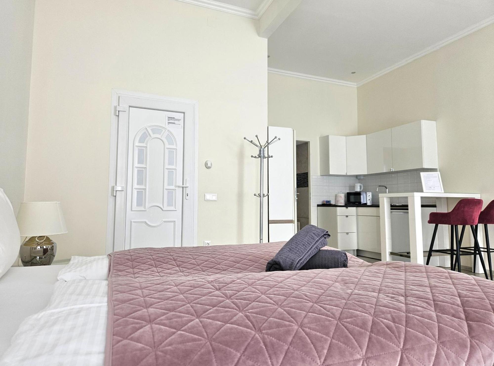 Designer Downtown Gem Apartment บูดาเปสต์ ภายนอก รูปภาพ
