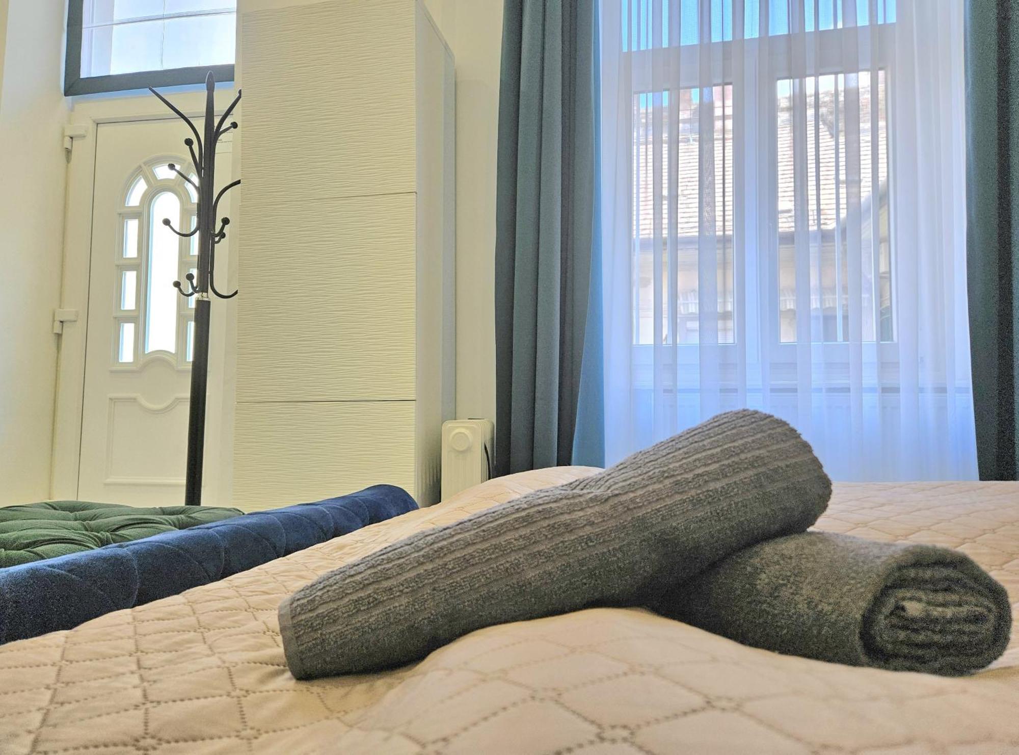 Designer Downtown Gem Apartment บูดาเปสต์ ภายนอก รูปภาพ