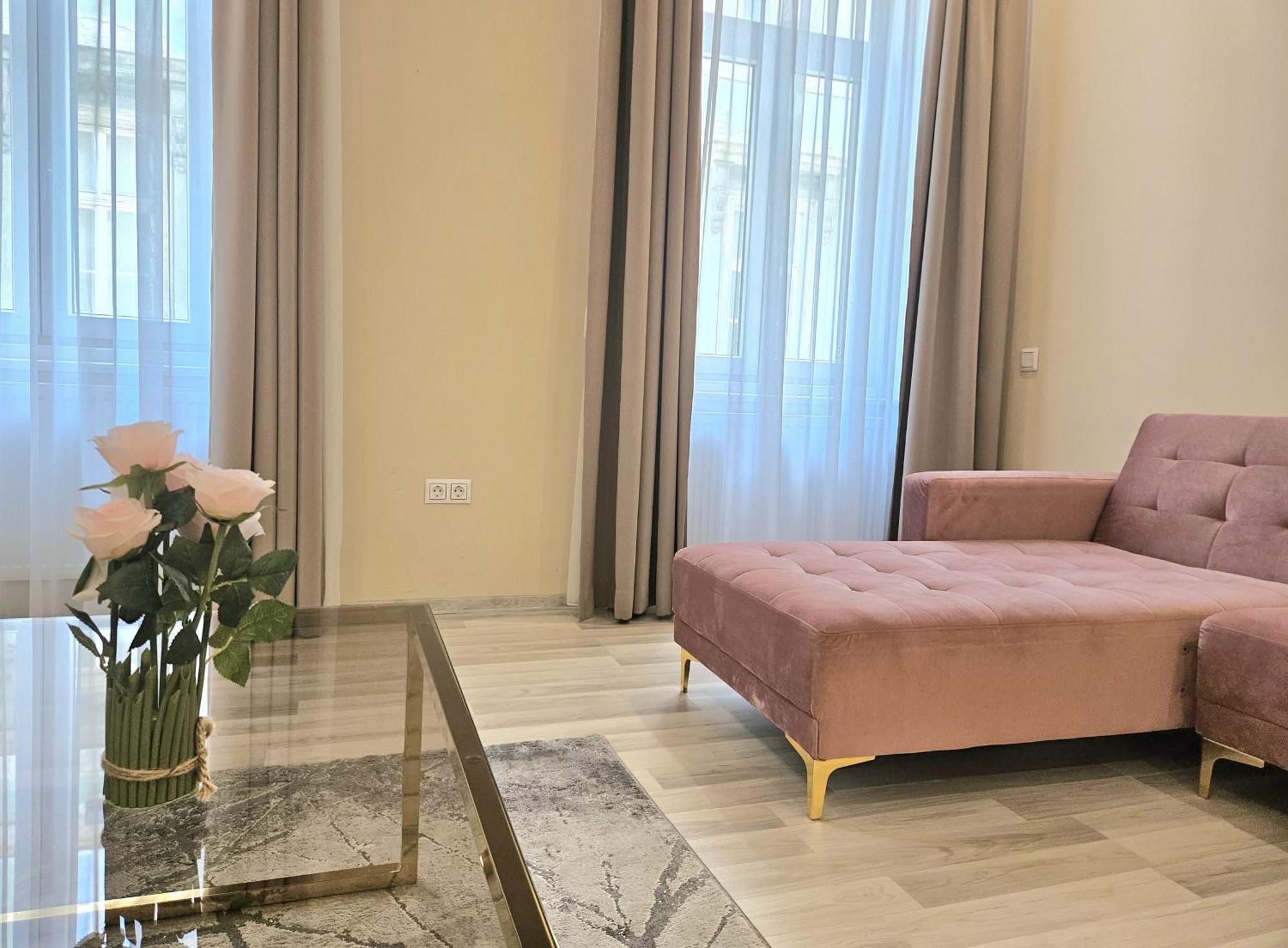 Designer Downtown Gem Apartment บูดาเปสต์ ภายนอก รูปภาพ