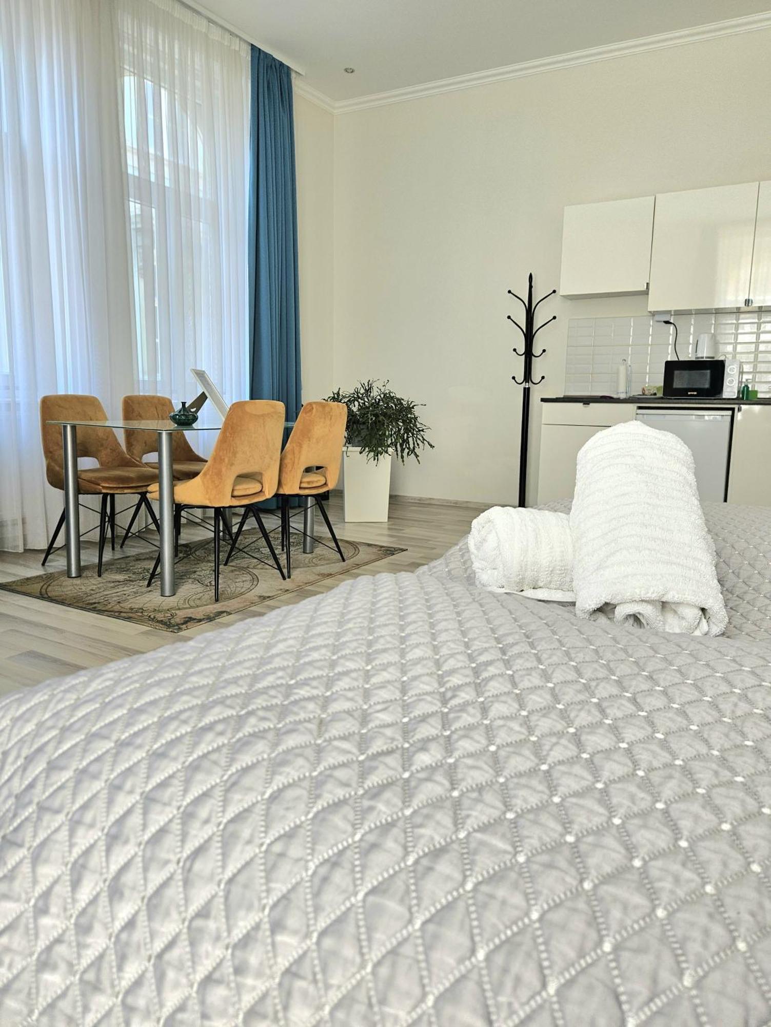 Designer Downtown Gem Apartment บูดาเปสต์ ภายนอก รูปภาพ