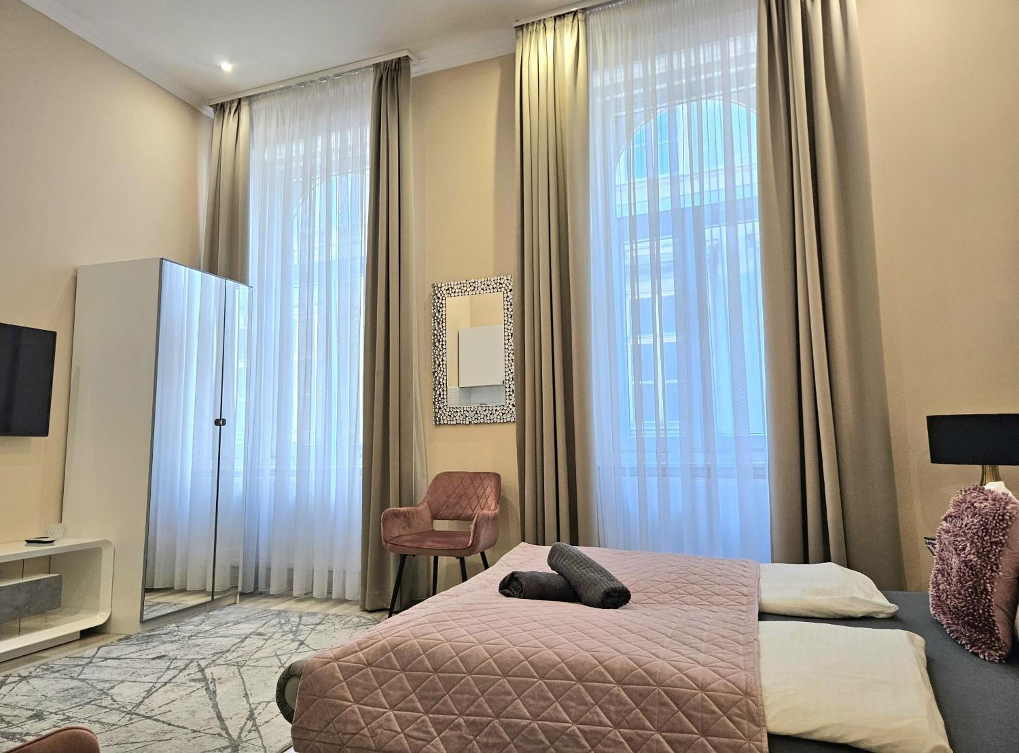 Designer Downtown Gem Apartment บูดาเปสต์ ภายนอก รูปภาพ
