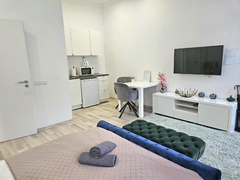 Designer Downtown Gem Apartment บูดาเปสต์ ภายนอก รูปภาพ
