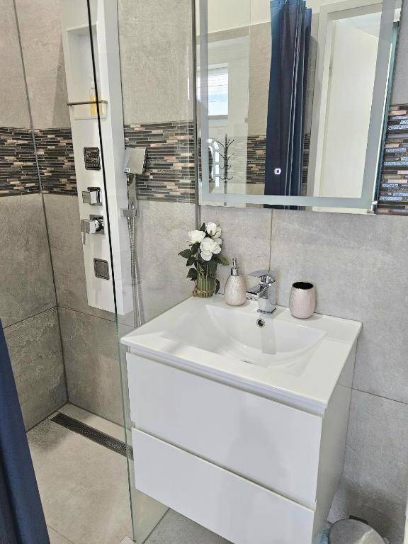 Designer Downtown Gem Apartment บูดาเปสต์ ภายนอก รูปภาพ